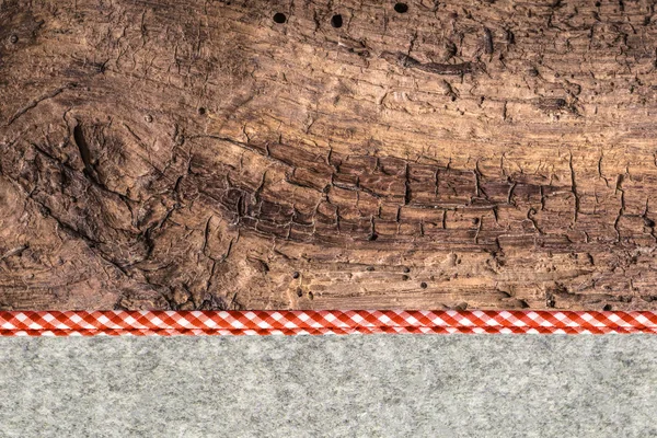 Draufsicht Auf Grauen Stoff Auf Strukturierter Holzoberfläche — Stockfoto
