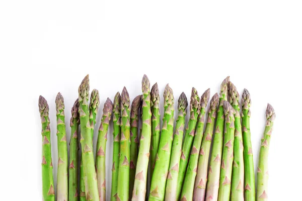 Bovenaanzicht Van Verse Rijpe Groene Asperges Witte Achtergrond — Stockfoto