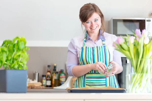 Beautiful Young Woman Apron Smiling Camera While Cooking Kitchen — Stock Photo, Image