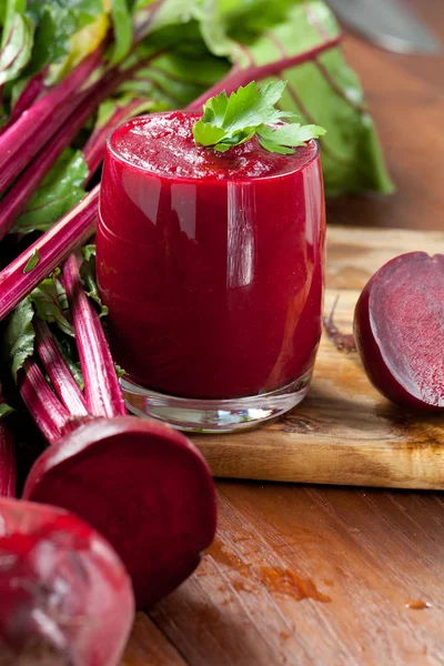 Vaso Zumo Remolacha Fresca Con Remolacha Sobre Mesa Madera — Foto de Stock