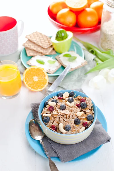 Cuenco Granola Casera Con Yogur Bayas Frescas Mesa — Foto de Stock