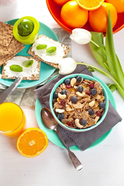 Cuenco Granola Casera Con Yogur Bayas Frescas Mesa — Foto de Stock