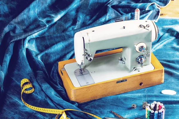 Close View Sewing Denim Jeans Sewing Machine — Stock Photo, Image