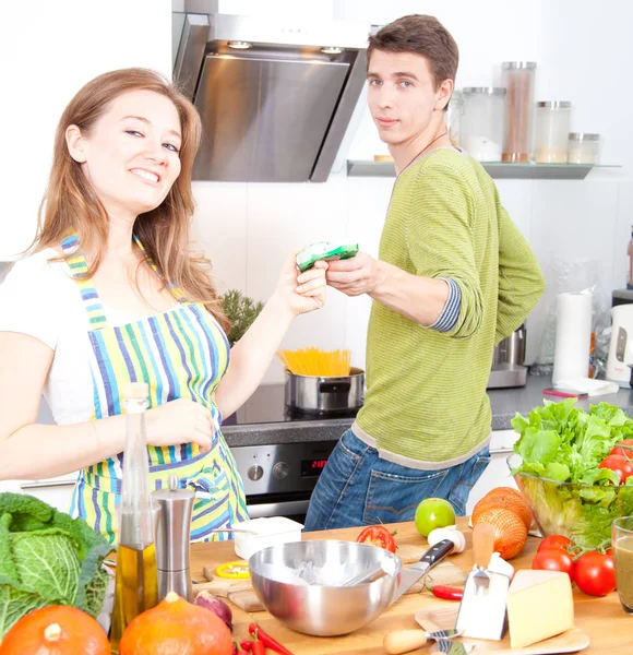 Happy Young Couple Cooking Together Kitchen — Stock Photo, Image