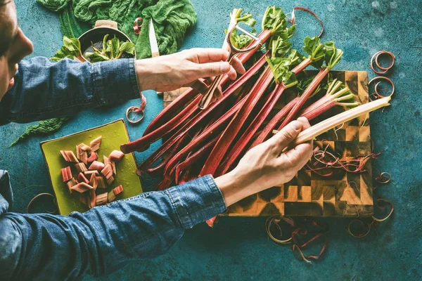 Cropped Shot Man Holding Fresh Rhubarb Kitchen — Stock Photo, Image