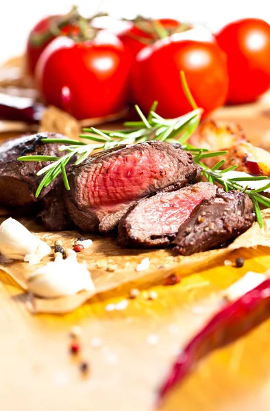 Close View Tasty Grilled Venison Steak Rosemary Garlic Spices Table — Stock Photo, Image