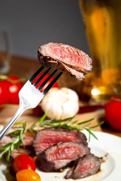 Vista Cerca Delicioso Bistec Venado Parrilla Tenedor — Foto de Stock