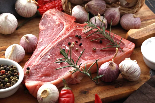 Bone Steak Seasoned Spices Fresh Herbs Garlic Chili Peppers Board — Stock Photo, Image