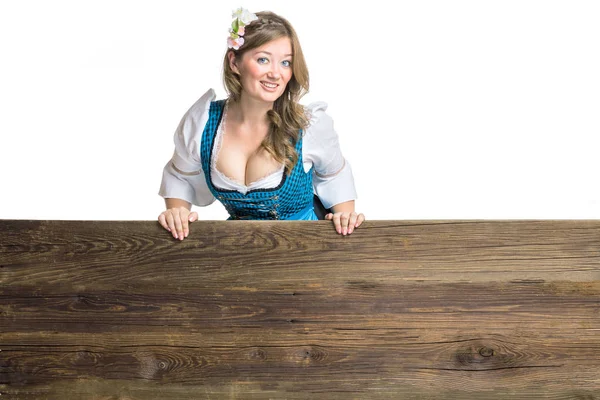 Gelukkige Jonge Vrouw Traditionele Beierse Kostuum Leunend Houten Bord Glimlachen — Stockfoto