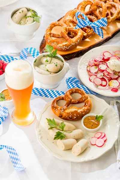 Vista Cerca Deliciosa Comida Tradicional Alemana Vaso Cerveza Mesa Concepto — Foto de Stock