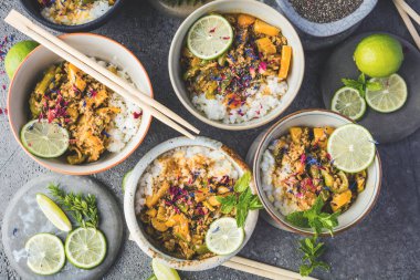 kaselezzetli geleneksel Asya gıda seti, üst görünümü 