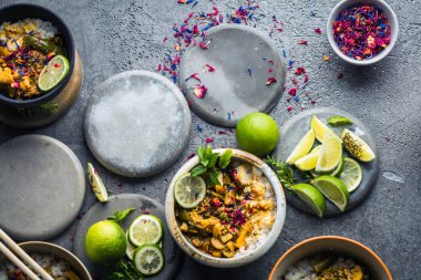 kaselerde çeşitli Asya gıda kompozisyon, üst görünümü 