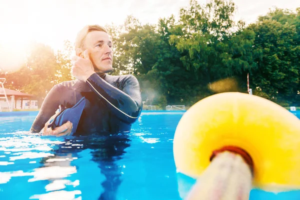 Nadador Masculino Profesional Piscina Aire Libre Atardecer — Foto de Stock