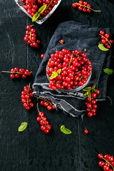 Top View Fresh Ripe Red Currants Dark Wooden Table — Stock Photo, Image