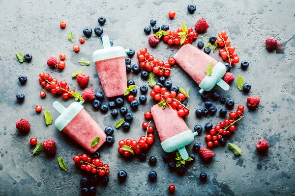 Top View Delicious Sweet Ice Lollies Fresh Ripe Berries Grey — Stock Photo, Image
