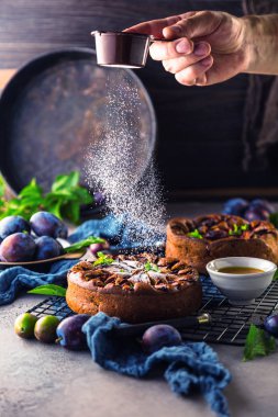 lezzetli meyve pasta şeker eme kişi kırpılmış atış