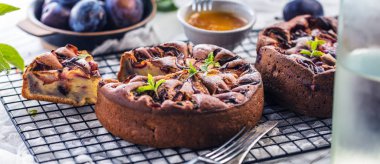 masada erik ile gurme tatlı turta yakın çekim görünümü