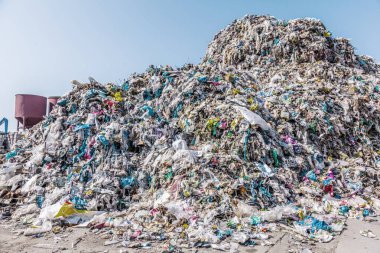 yığın eski metal ve geri dönüşüm için donatım