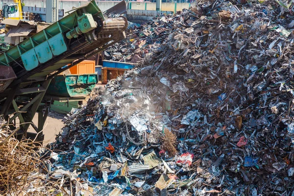 Kupie Stare Metalu Urządzenia Recyklingu — Zdjęcie stockowe