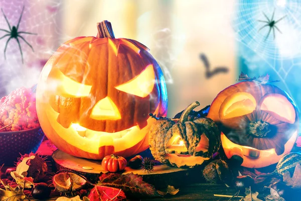 Veistämällä Halloween Kurpitsa Päät Kurpitsat Puinen Tausta — kuvapankkivalokuva