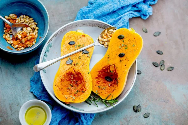 Pumpa Med Mogna Grönsaker Gammalt Träbord — Stockfoto