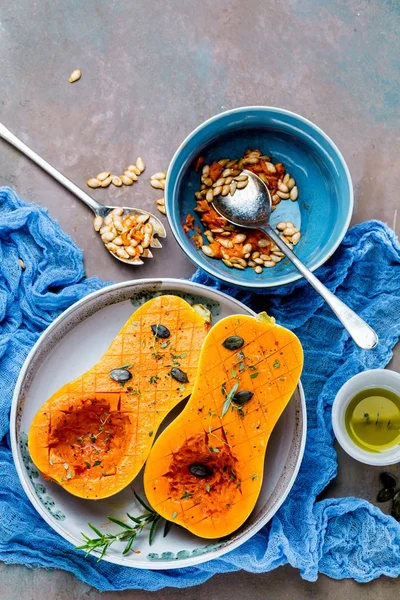 Pumpa Med Mogna Grönsaker Gammalt Träbord — Stockfoto