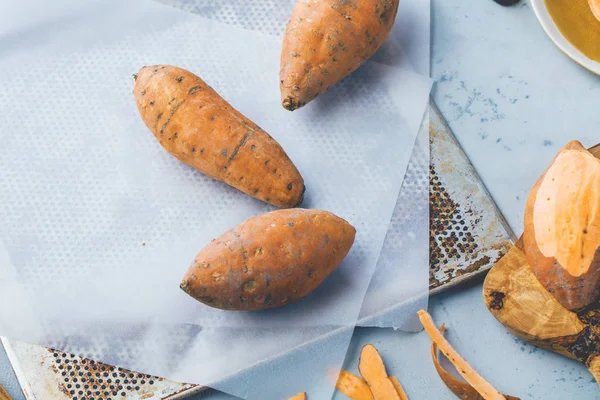 masada lezzetli sağlıklı bütün tatlı patates üst görünümü