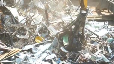 yığın eski metal ve geri dönüşüm için donatım