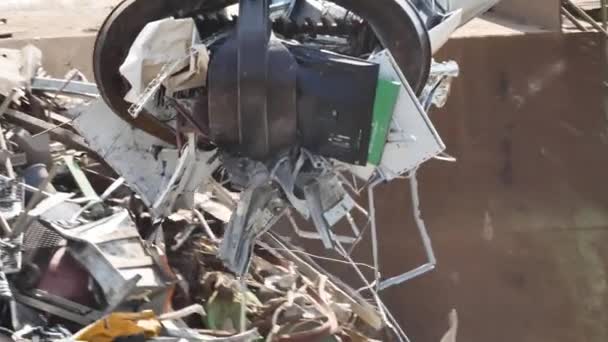 古い金属のリサイクル装置のヒープ — ストック動画