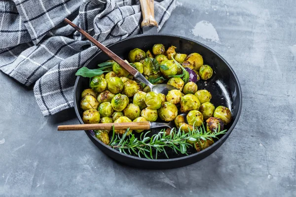 Close View Healthy Brussels Sprouts Frying Pan Table — Stock Photo, Image