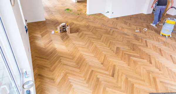 Interieur Van Een Leeg Huis Met Bruine Houten Parketvloer — Stockfoto