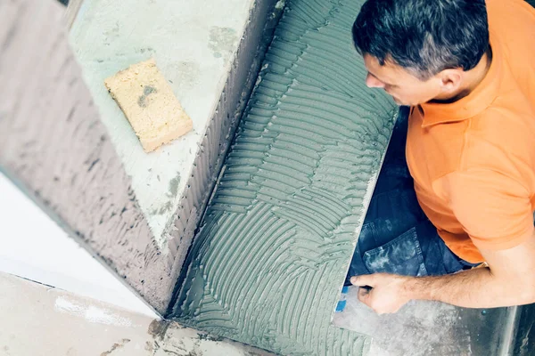 High Angle View Professional Worker Installing Tiles Home Indoors Renovation — Stock Photo, Image