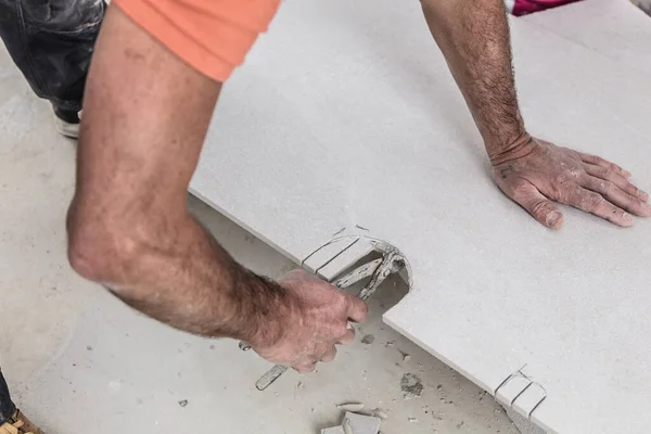Cropped Shot Man Installing Tiles Home Indoors Renovation — Stock Photo, Image