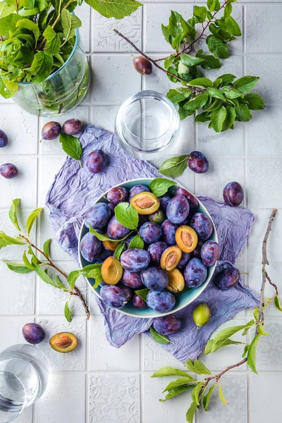 Top View Bowl Fresh Ripe Organic Plums Table — Stock Photo, Image