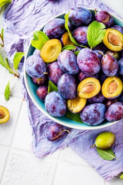 Masada taze taze organik erikler var.