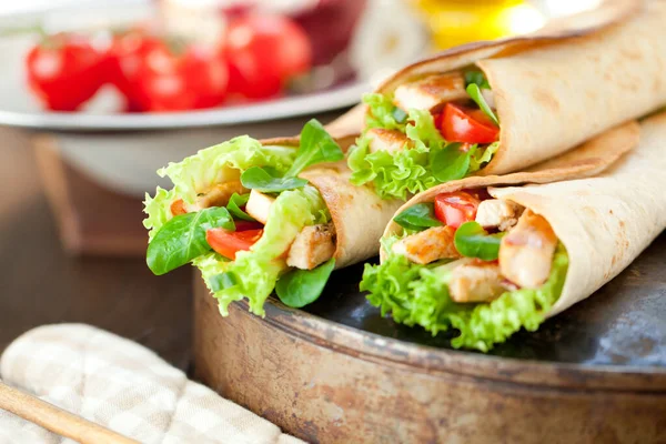 Vista Close Sanduíches Frango Saboroso Fajita Wrap Foco Seletivo — Fotografia de Stock