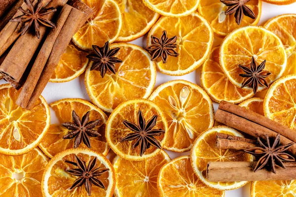 Weihnachten Getrocknete Orangen Zimtstangen Und Sternanis Ansicht Von Oben — Stockfoto