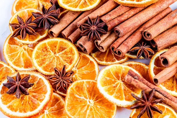 Weihnachten Getrocknete Orangen Zimtstangen Und Sternanis — Stockfoto