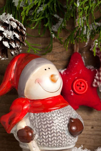圣诞节静谧的生活玩具 云杉树枝及圣诞装饰品 — 图库照片