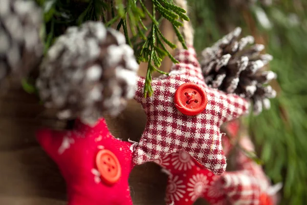 Weihnachtsstillleben Spielzeug Fichtenzweige Und Dekorativer Weihnachtsschmuck — Stockfoto