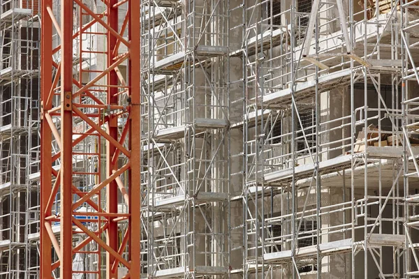 Δομή Σκαλωσιές Ένα Κτίριο Κατασκευή Αρχιτεκτονική Βιομηχανία Στο Χώρο Εργασίας — Φωτογραφία Αρχείου