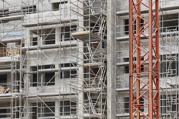Bina cephe yapım aşamasında. Beton yapı. Mimarisi. Yatay