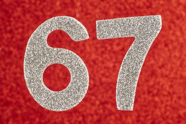 Αριθμός Εξήντα Επτά Ασημί Χρώμα Πάνω Κόκκινο Φόντο Επέτειος Οριζόντια — Φωτογραφία Αρχείου