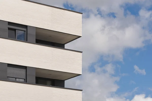 Neubau Außenfassade Mit Terrasse Bau Kaufen Mieten — Stockfoto