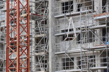 Bina cephe yapım aşamasında. Beton yapı. Mimarisi. Yatay