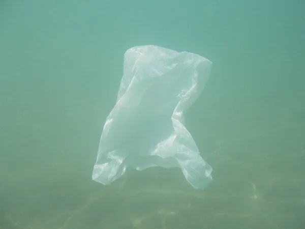 Saco Plástico Flutuar Mar Ambiental Poluído Reciclar Lixo — Fotografia de Stock