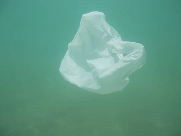 Saco Plástico Flutuar Mar Ambiental Poluído Reciclar Lixo — Fotografia de Stock