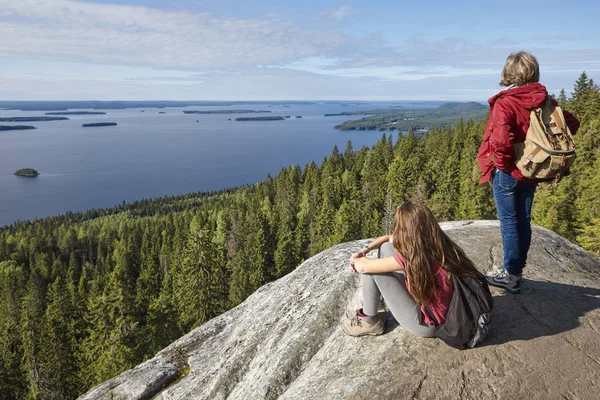 Paisaje Finlandés Atardecer Con Excursionistas Lago Pielinien Mirador Koli — Foto de Stock