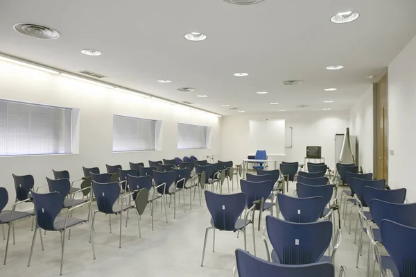 Pustej Sali Krzesła Sala Konferencyjna Powrót Szkoły Wewnątrz — Zdjęcie stockowe