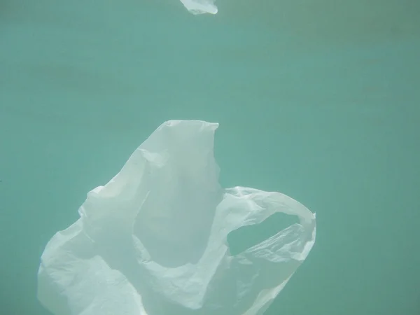 Saco Plástico Flutuar Mar Ambiental Poluído Reciclar Lixo — Fotografia de Stock